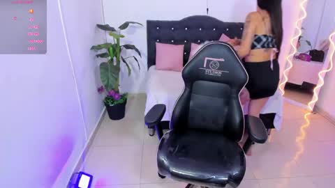 Snapshot of lindsay_tay chatting on 05-25-26, 03:12 Linda online show from 05-25-26, 03:12