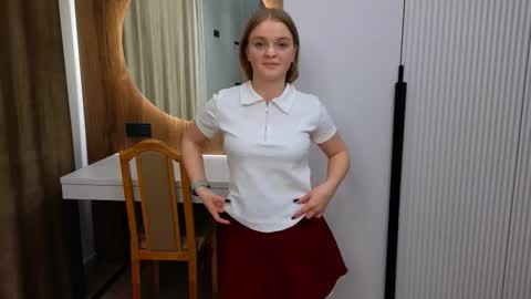 Snapshot of lindseybristow chatting on 11-12-25, 12:16 Kris online show from 11-12-25, 12:16