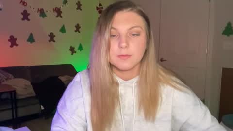 Lindseyluxe online show from 12-14-25, 01:22