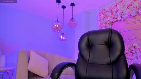Snapshot of lindseymoss_ chatting on 01-13-25, 05:12 Lindsey Moss online show from 01-13-25, 05:12