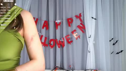 Kate online show from 10-31-25, 01:23