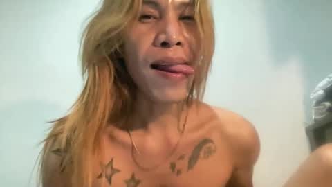 Snapshot of lingkure_69ts chatting on 02-17-25, 01:21 weng bustamante online show from 02-17-25, 01:21