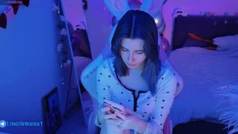 Snapshot of linksiss chatting on 02-15-26, 09:00 linksiss online show from 02-15-26, 09:00