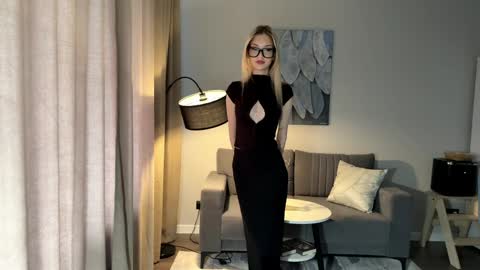 Snapshot of linneabercier chatting on 04-05-26, 09:17 Emma online show from 04-05-26, 09:17