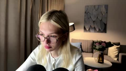 Emma online show from 04-28-26, 06:13