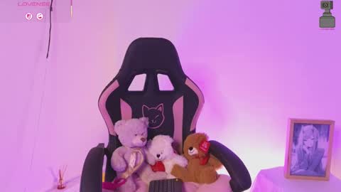 Snapshot of linoshka_1 chatting on 09-27-25, 09:09 Luciana online show from 09-27-25, 09:09