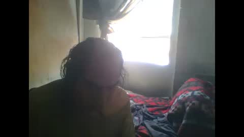 Snapshot of linseyyy chatting on 02-12-25, 08:40 belledelfyyy online show from 02-12-25, 08:40