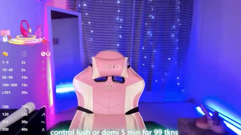 Snapshot of linsyadams chatting on 09-26-25, 05:28 online show from 09-26-25, 05:28