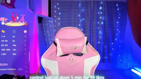 Snapshot of linsyadams chatting on 10-14-25, 10:10 online show from 10-14-25, 10:10