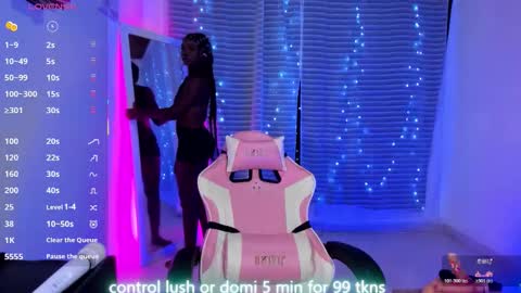 Snapshot of linsyadams chatting on 10-28-25, 08:55 online show from 10-28-25, 08:55