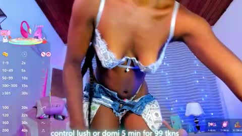 Snapshot of linsyadams chatting on 11-15-25, 09:21 online show from 11-15-25, 09:21