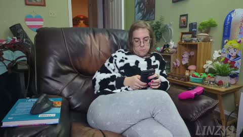 Snapshot of linzy19 chatting on 01-19-25, 03:50 Linzy19 online show from 01-19-25, 03:50