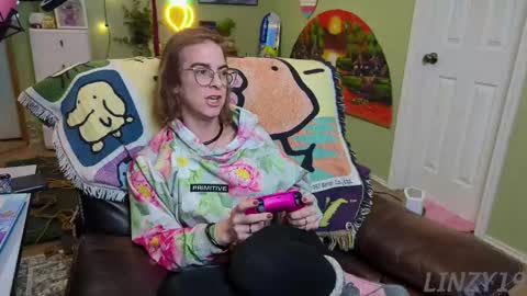 Snapshot of linzy19 chatting on 02-19-25, 12:14 Linzy19 online show from 02-19-25, 12:14