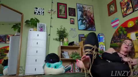 Snapshot of linzy19 chatting on 02-21-25, 04:07 Linzy19 online show from 02-21-25, 04:07