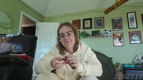 Snapshot of linzy19 chatting on 11-10-25, 05:34 Linzy19 online show from 11-10-25, 05:34