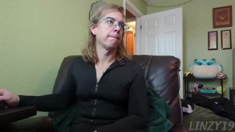 Snapshot of linzy19 chatting on 12-01-25, 03:17 Linzy19 online show from 12-01-25, 03:17