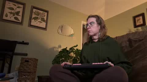 Snapshot of linzy19 chatting on 02-01-26, 03:05 Linzy19 online show from 02-01-26, 03:05