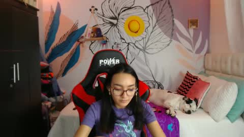 Snapshot of linzybaner chatting on 02-08-25, 01:54 LinzyBaner online show from 02-08-25, 01:54