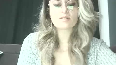 Snapshot of lionessmom chatting on 10-13-25, 09:26 lionessmom online show from 10-13-25, 09:26