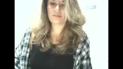 Snapshot of lionessmom chatting on 10-17-25, 03:58 lionessmom online show from 10-17-25, 03:58