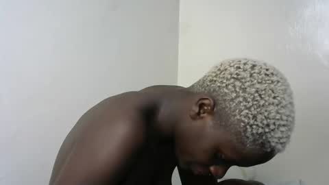 lionesss_ online show from 10-12-25, 06:29