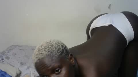 lionesss_ online show from 10-28-25, 07:38