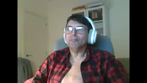 Snapshot of liongr69 chatting on 12-21-25, 10:50 liongr69 online show from 12-21-25, 10:50