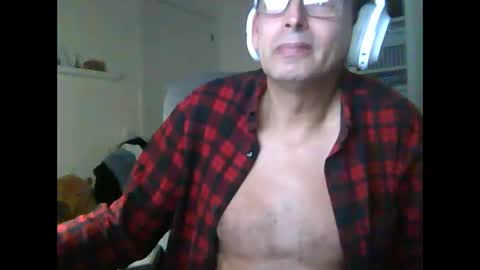 Snapshot of liongr69 chatting on 01-06-26, 11:29 liongr69 online show from 01-06-26, 11:29