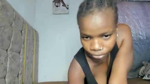 Snapshot of liorah chatting on 10-18-25, 12:17 liorah online show from 10-18-25, 12:17