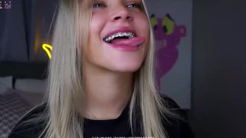 Amelia online show from 01-18-26, 01:31