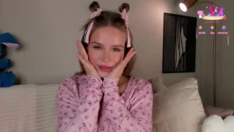 Lina online show from 09-15-25, 01:05