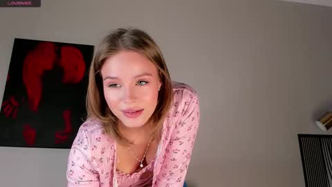 Lina online show from 09-18-25, 01:18