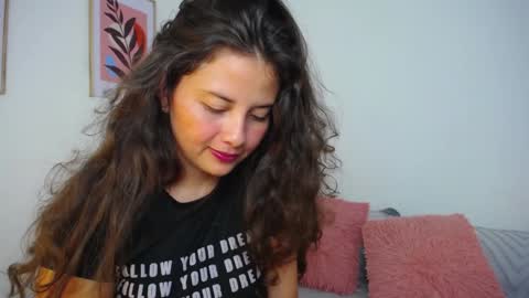 Snapshot of lirio05 chatting on 01-19-25, 12:49 Lily see u on december 2 online show from 01-19-25, 12:49