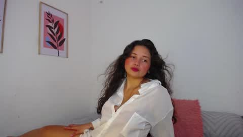 Snapshot of lirio05 chatting on 01-23-25, 06:35 Lily see u on december 2 online show from 01-23-25, 06:35