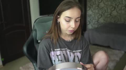 Lisa online show from 09-28-25, 06:41