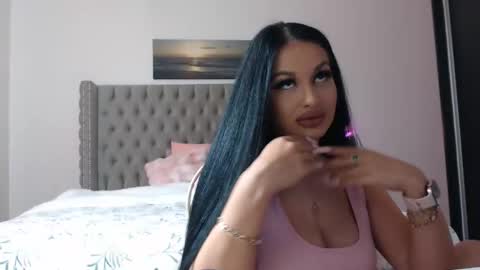 Lisa online show from 12-17-25, 08:37