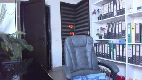 lisa online show from 11-30-25, 03:10