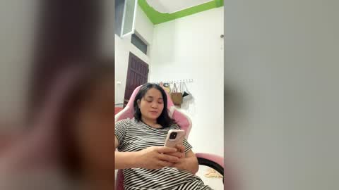 lisa_hanw online show from 04-13-26, 11:21