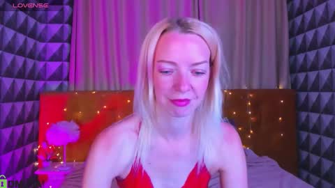 Lisa online show from 10-10-25, 01:04