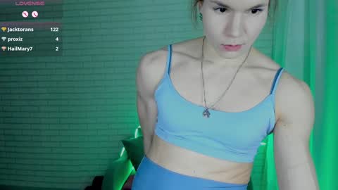 Snapshot of lisa_ree_ chatting on 01-05-25, 12:09 lisa online show from 01-05-25, 12:09