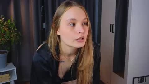 Snapshot of lisa_schiele chatting on 09-23-25, 08:12 Elisabeth or Lisa online show from 09-23-25, 08:12