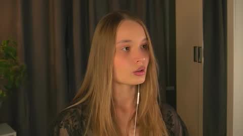 Snapshot of lisa_schiele chatting on 09-26-25, 08:13 Elisabeth or Lisa online show from 09-26-25, 08:13