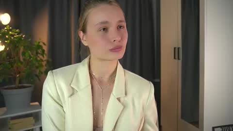 Snapshot of lisa_schiele chatting on 09-27-25, 08:14 Elisabeth or Lisa online show from 09-27-25, 08:14