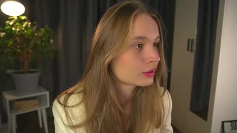 Snapshot of lisa_schiele chatting on 10-03-25, 08:17 Elisabeth or Lisa online show from 10-03-25, 08:17