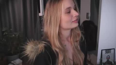 Snapshot of lisa_schiele chatting on 10-27-25, 08:13 Elisabeth or Lisa online show from 10-27-25, 08:13