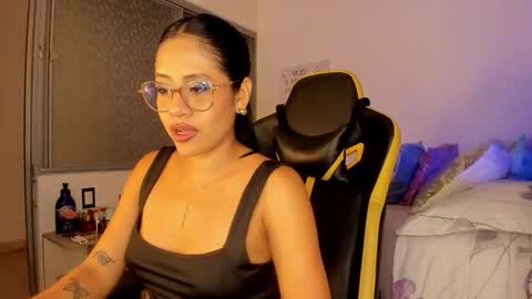 Snapshot of lisa_t08 chatting on 11-04-25, 02:10 Lisa Thompson online show from 11-04-25, 02:10