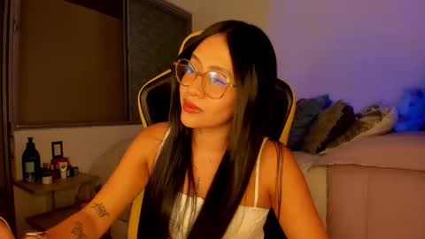 Snapshot of lisa_t08 chatting on 11-08-25, 02:34 Lisa Thompson online show from 11-08-25, 02:34