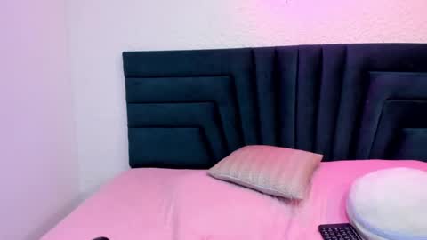 Snapshot of lisa_white_ chatting on 02-04-25, 12:19 lisa white online show from 02-04-25, 12:19