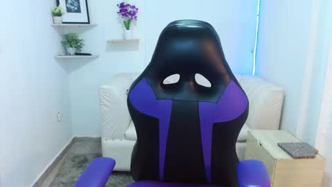 Snapshot of lisabenson1 chatting on 12-06-24, 07:23 lisabenson1 online show from 12-06-24, 07:23