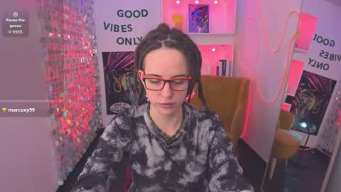 Snapshot of lisafoxy_y chatting on 03-20-26, 06:07 Lisa online show from 03-20-26, 06:07